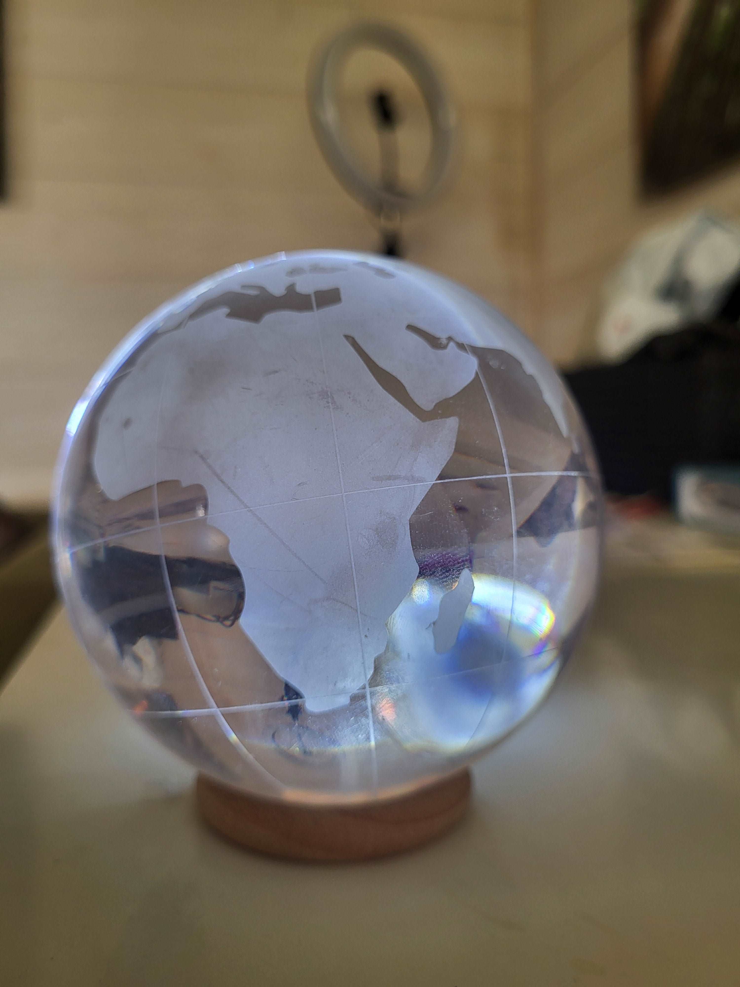 Globe terrestre en acylique 10 cm avec une base en bois