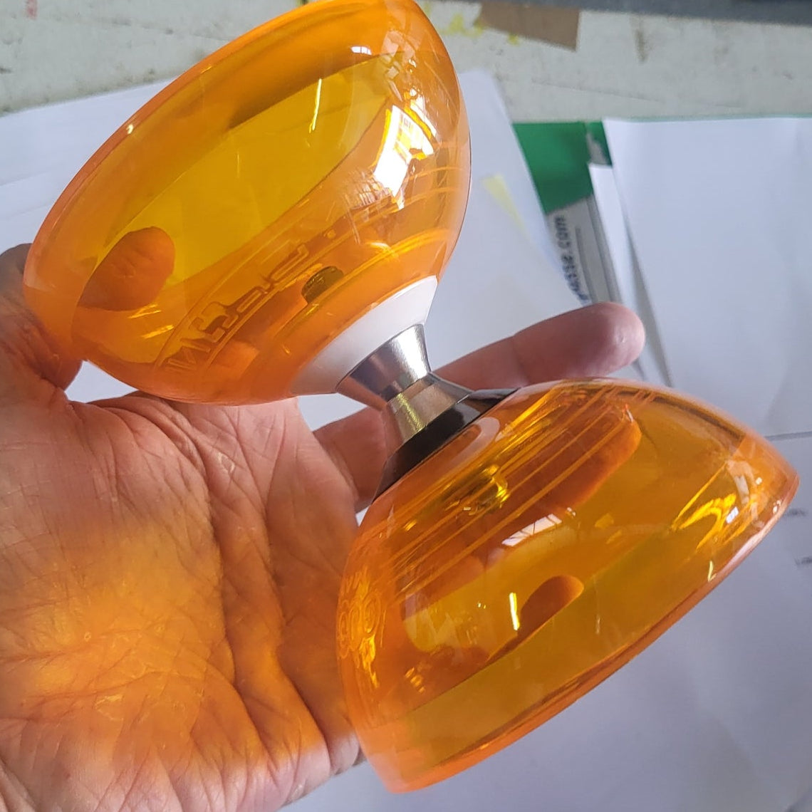 Diabolo Juggle Dream Cyclone Quartz 2 – Axe Triple Roulement - vue orange3