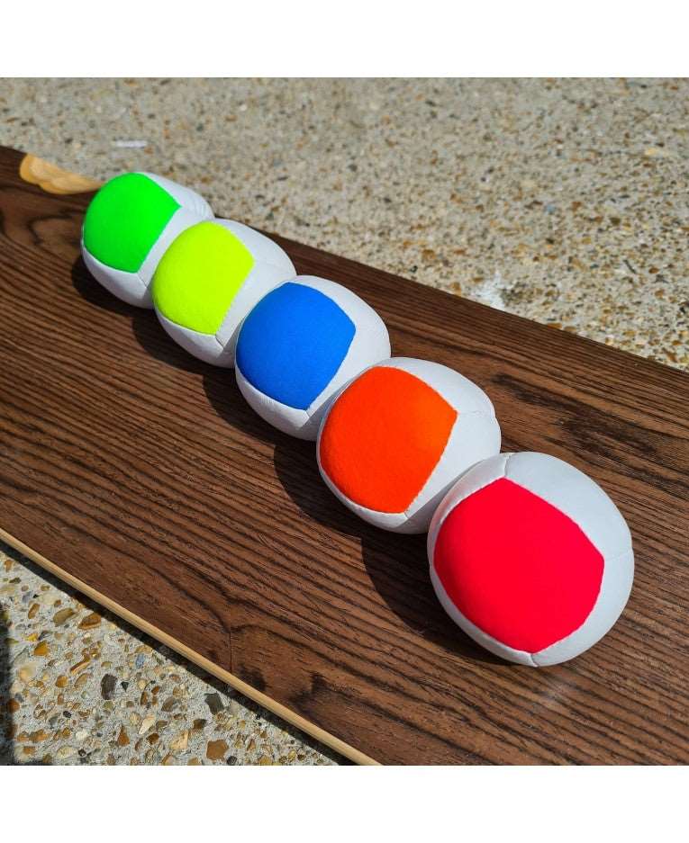 La nouvelle balle de jonglage Juggle Dream UV Spot Sports