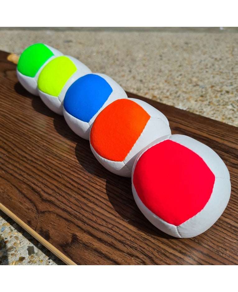 La nouvelle balle de jonglage Juggle Dream UV Spot Sports