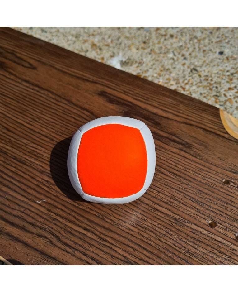 La nouvelle balle de jonglage Juggle Dream UV Spot Sports