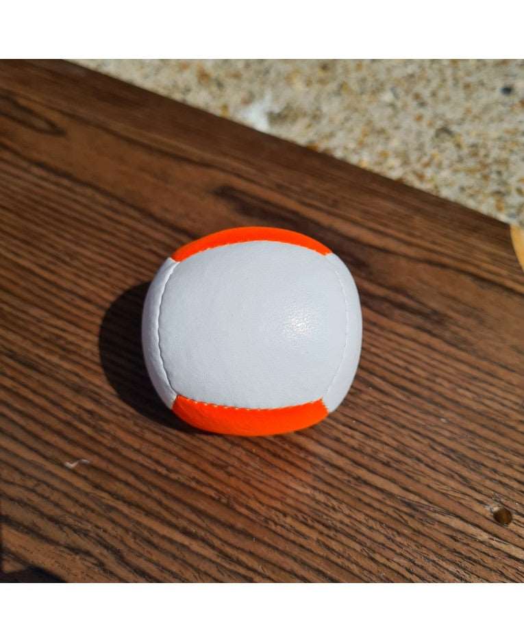 La nouvelle balle de jonglage Juggle Dream UV Spot Sports
