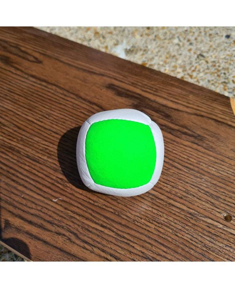 La nouvelle balle de jonglage Juggle Dream UV Spot Sports