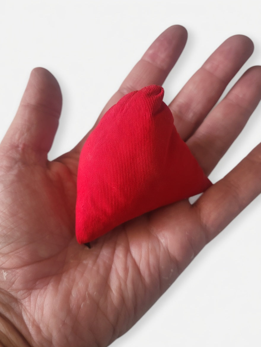 Le Tri-it : L'histoire complète du sac de jonglerie en forme de pyramide