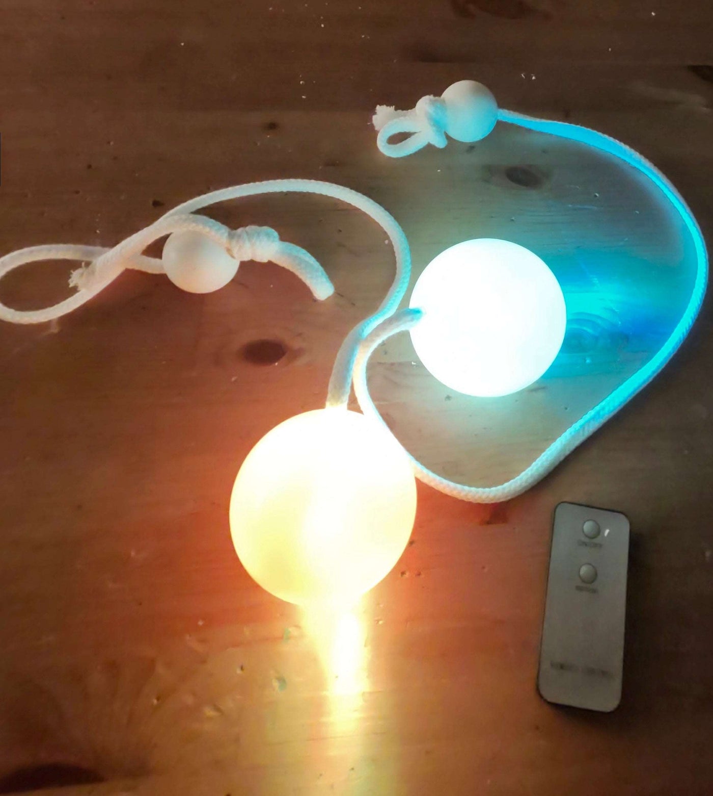 Paire de Bolas de contact lumineux avec télécommande