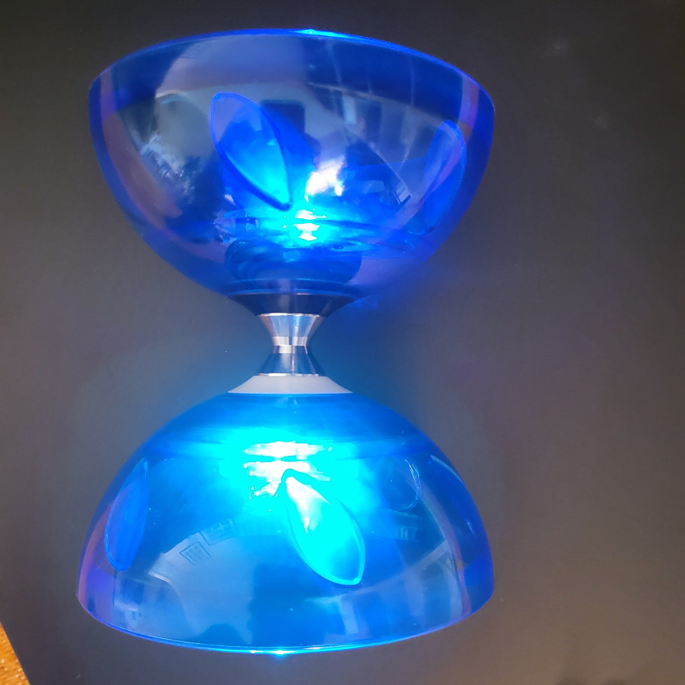 Diabolo LED Triple Roulement – Bleu translucide, Lumineux et Résistant