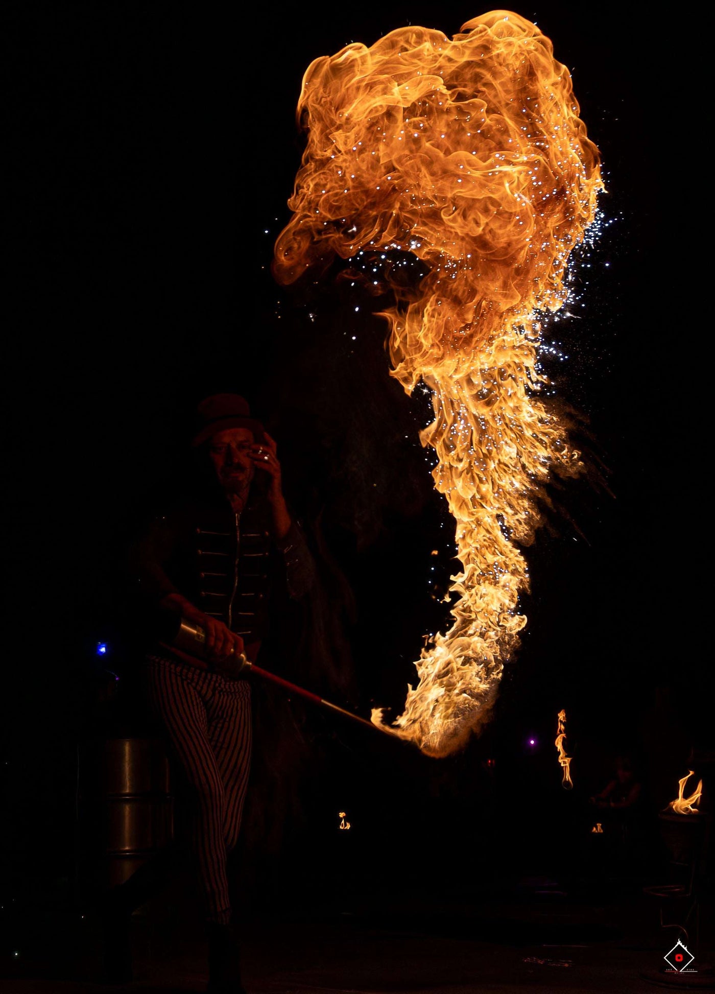 FireFly Pyroshock Powder – Poudre argentée à étincelles intenses avec reflets bleutés 1 LITRE