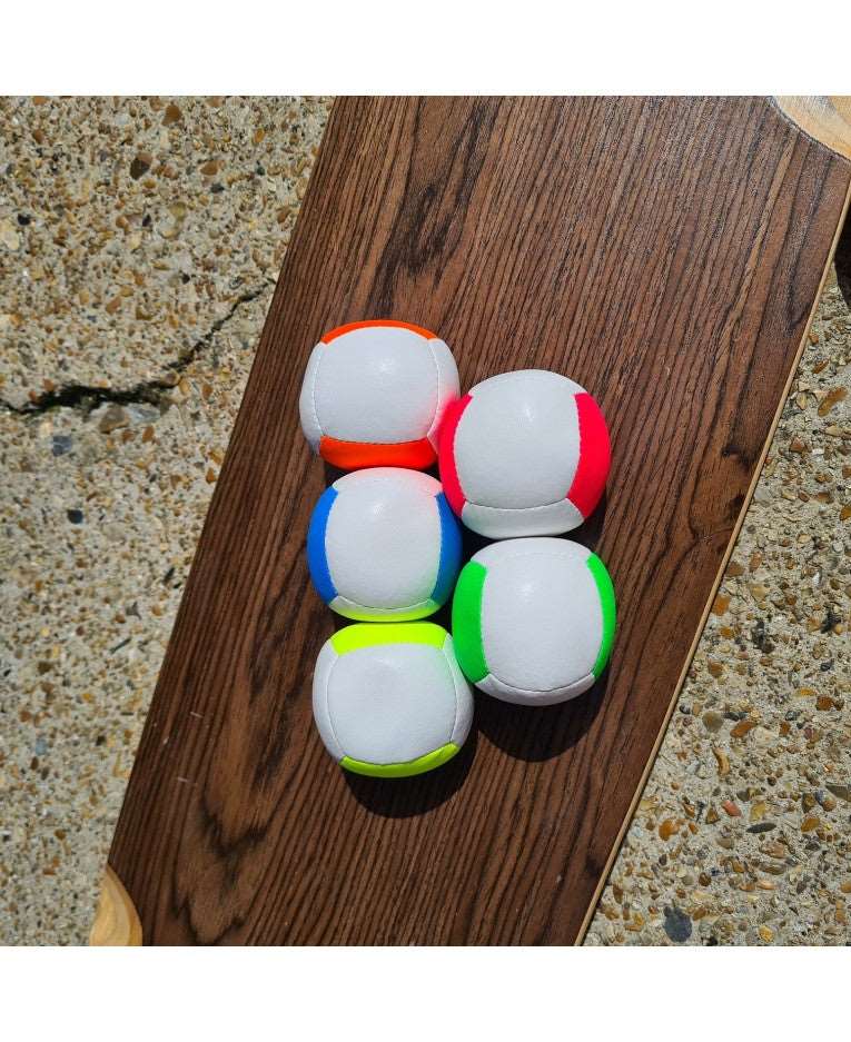 La nouvelle balle de jonglage Juggle Dream UV Spot Sports
