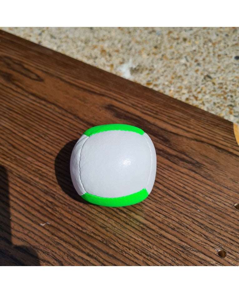 La nouvelle balle de jonglage Juggle Dream UV Spot Sports