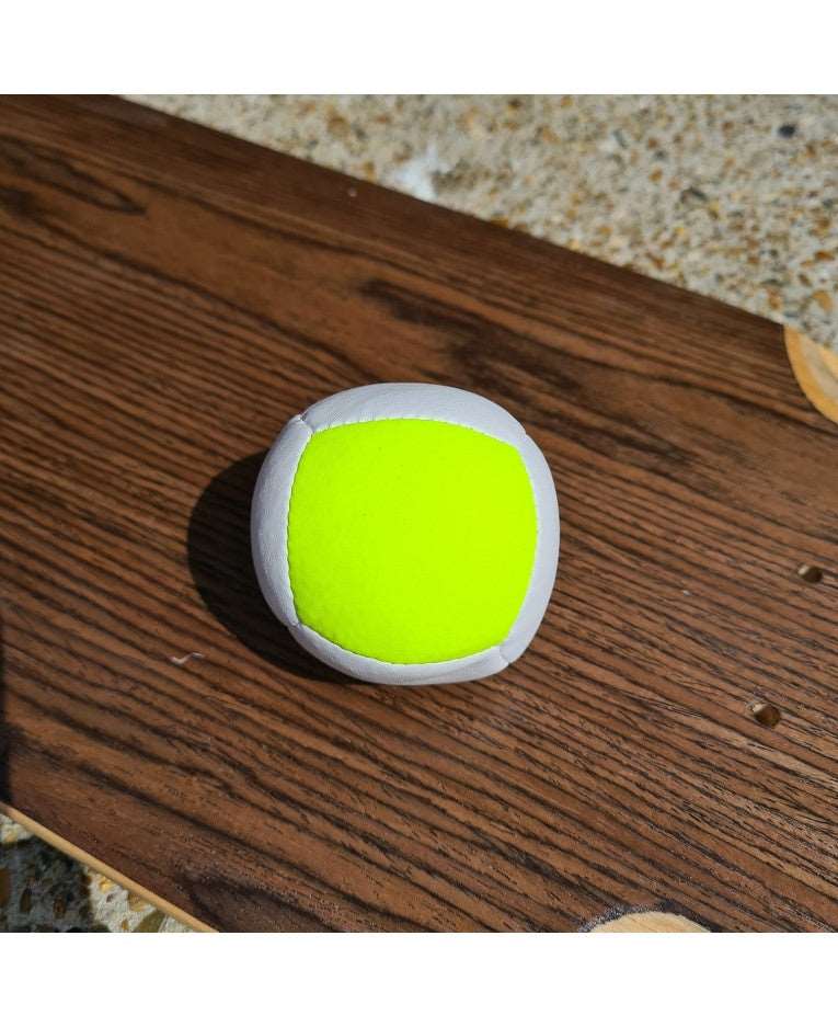 La nouvelle balle de jonglage Juggle Dream UV Spot Sports