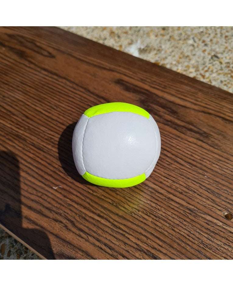 La nouvelle balle de jonglage Juggle Dream UV Spot Sports